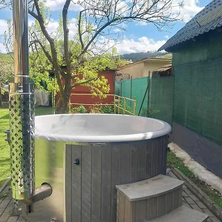 Chalupa Kalameny בית נופש